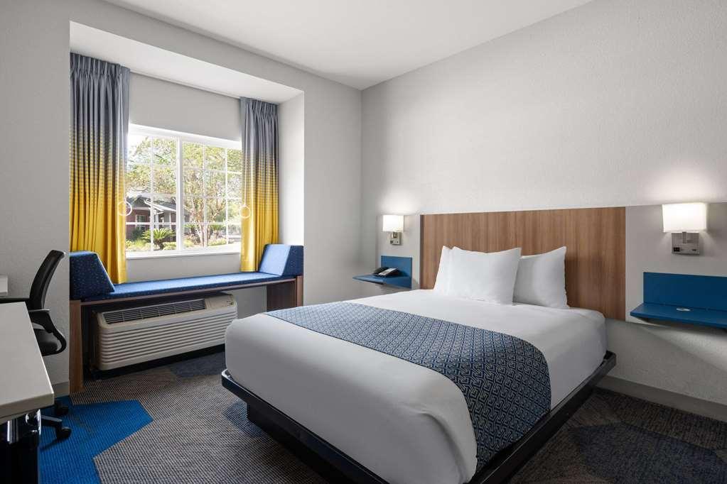 Microtel Inn & Suites By Wyndham Of Houma Room photo